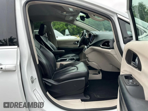2023 Chrysler Pacifica Touring L with VIN 2C4RC1BG8PR529226, listed as a Copart auction lot 61720485 with 68,507 mi miles and Non repairable. Bid and sale history available at DreamBid. Image 7.