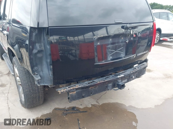 2013 Cadillac Escalade Luxury z VIN 1GYS3BEFXDR127777, wystawiony jako IAAI lot #42390040 z przebiegiem 206 852 mil mil oraz . Historia ofert i sprzedaży dostępna na DreamBid. Obrazek 6.