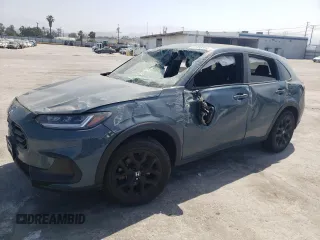 2024 Honda HR-V Sport z VIN 3CZRZ1H52RM732105, wystawiony jako Copart lot #57705054 z przebiegiem 15 700 mil mil oraz Szkoda całkowita • Salvage title. Historia ofert i sprzedaży dostępna na DreamBid. Obrazek 1.