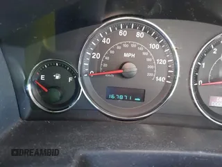 2007 Jeep Commander Sport z VIN 1J8HH48K77C587615, wystawiony jako IAAI lot #41149777 z przebiegiem 167 871 mil mil oraz . Historia ofert i sprzedaży dostępna na DreamBid. Obrazek 7.