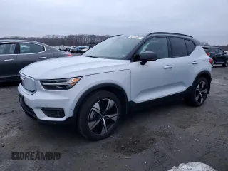 2022 Volvo XC40 Twin Plus z VIN YV4ED3UR8N2685152, wystawiony jako Copart lot #85244004 z przebiegiem 30 646 mil mil oraz Szkody całkowita. Historia ofert i sprzedaży dostępna na DreamBid. Obrazek 1.