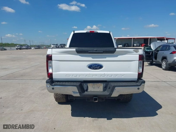 2019 Ford Super Duty F-250 SRW XL with VIN 1FT7W2BT9KEC89689, listed as a IAAI auction lot 40381550 with 214,406 mi miles. Bid and sale history available at carsss.com. Image 16.