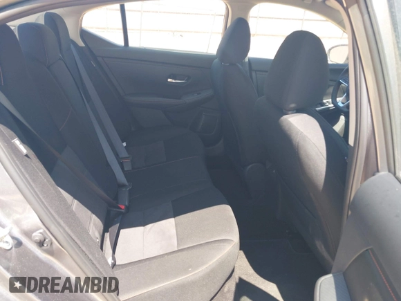2025 Nissan Sentra SR z VIN 3N1AB8DV5SY305783, wystawiony jako IAAI lot #42480852 z przebiegiem 5 377 mil mil oraz . Historia ofert i sprzedaży dostępna na DreamBid. Obrazek 8.