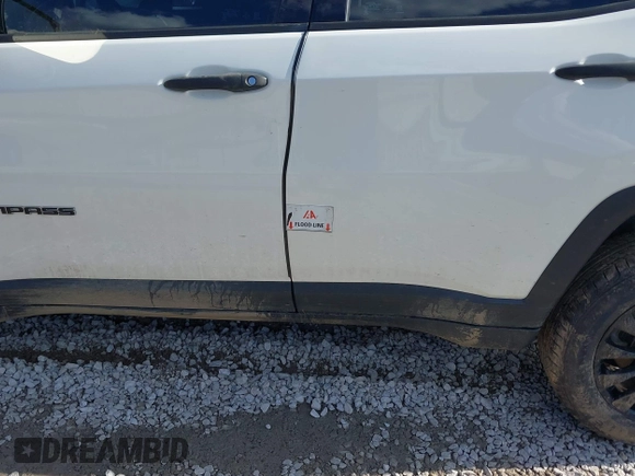 2021 Jeep Compass Sport with VIN 3C4NJDAB3MT555219, listed as a IAAI auction lot 41587525 with 50,427 mi miles and . Bid and sale history available at carsss.com. Image 6.