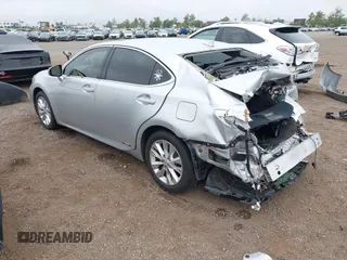 2013 Lexus ES 300h z VIN JTHBW1GG2D2009503, wystawiony jako IAAI lot #42429692 z przebiegiem 265 312 mil mil oraz . Historia ofert i sprzedaży dostępna na DreamBid. Obrazek 3.