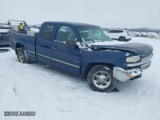 2001 Chevrolet Silverado 1500 LS with VIN 2GCEC19V111308544, listed as a IAAI auction lot 41568621 with 391,412 mi miles. Bid and sale history available at carsss.com. Image 1.