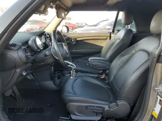 2019 MINI Convertible Cooper с VIN WMWWG5C5XK3F79624, выставлен на аукционе Copart как лот 42047405 с пробегом 52 977 миль миль и Списание • Salvage title. История ставок и продаж доступна на DreamBid. Изображение 7.