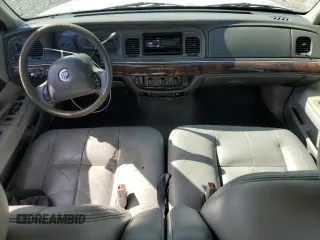 2004 Mercury Grand Marquis GS z VIN 2MEFM74WX4X640485, wystawiony jako Copart lot #50902855 z przebiegiem 104 350 mil mil oraz Szkoda całkowita • Salvage title. Historia ofert i sprzedaży dostępna na DreamBid. Obrazek 8.