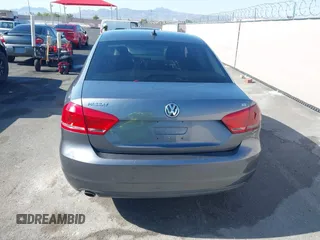 2013 Volkswagen Passat SE z VIN 1VWBP7A34DC075453, wystawiony jako IAAI lot #42315237 z przebiegiem 174 479 mil mil oraz . Historia ofert i sprzedaży dostępna na DreamBid. Obrazek 14.