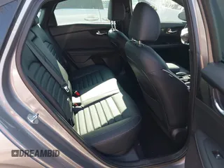 2024 Kia Forte GT-Line z VIN 3KPF54AD0RE801536, wystawiony jako IAAI lot #42027712 z przebiegiem 7 269 mil mil oraz . Historia ofert i sprzedaży dostępna na DreamBid. Obrazek 8.