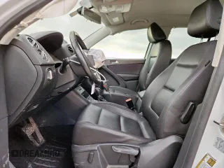 2017 Volkswagen Tiguan S с VIN WVGAV7AX6HK034093, выставлен на аукционе Copart как лот 58976965 с пробегом 103 474 миль миль и Списание • Salvage title. История ставок и продаж доступна на DreamBid. Изображение 7.