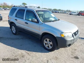2006 Ford Escape XLT with VIN 1FMCU03166KB47650, listed as a IAAI auction lot 41529751 with 153,962 mi miles. Bid and sale history available at carsss.com. Image 1.