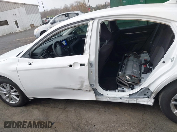 2025 Toyota Camry LE with VIN 4T1DAACK9SU503003, listed as a IAAI auction lot 41797213 with 8,208 mi miles and . Bid and sale history available at DreamBid. Image 15.