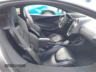 2019 McLaren 570S z VIN SBM13DAA2KW006285, wystawiony jako IAAI lot #41774081 z przebiegiem 24 032 mil mil oraz . Historia ofert i sprzedaży dostępna na DreamBid. Obrazek 8.