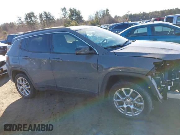 2024 Jeep Compass Latitude Lux z VIN 3C4NJDFN8RT602268, wystawiony jako IAAI lot #41449109 z przebiegiem 11 137 mil mil oraz . Historia ofert i sprzedaży dostępna na DreamBid. Obrazek 13.