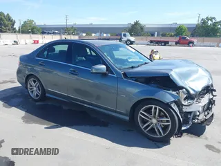 2012 Mercedes-Benz C 250 Sport z VIN WDDGF4HB2CA680837, wystawiony jako IAAI lot #42385586 z przebiegiem 137 647 mil mil oraz . Historia ofert i sprzedaży dostępna na DreamBid. Obrazek 1.
