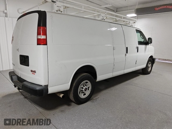 2018 GMC Savana Cargo Van with VIN 1GTW7BFG1J1340839, listed as a Copart auction lot 43284125 with 104,139 mi miles and Clean Title. Bid and sale history available at carsss.com. Image 3.