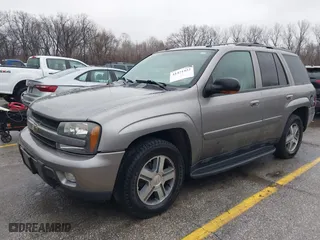 2005 Chevrolet TrailBlazer LT with VIN 1GNDT13S452319576, listed as a IAAI auction lot 41471422 with 266,346 mi miles. Bid and sale history available at carsss.com. Image 2.