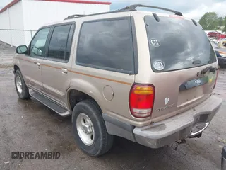 1998 Ford Explorer XL z VIN 1FMZU34E5WZA20652, wystawiony jako IAAI lot #42363619 z przebiegiem 383 213 mil mil oraz . Historia ofert i sprzedaży dostępna na DreamBid. Obrazek 3.