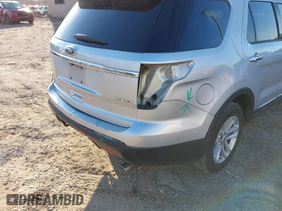 2015 Ford Explorer XLT with VIN 1FM5K7D88FGB56453, listed as a IAAI auction lot 41893577 with 177,621 mi miles and . Bid and sale history available at carsss.com. Image 6.