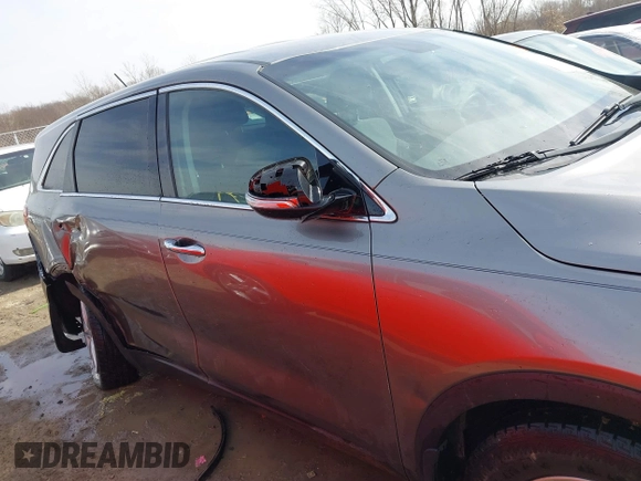 2019 Kia Sorento LX with VIN 5XYPG4A33KG476458, listed as a IAAI auction lot 41822014 with 103,501 mi miles. Bid and sale history available at carsss.com. Image 13.