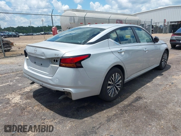 2024 Nissan Altima SV with VIN 1N4BL4DV7RN339731, listed as a IAAI auction lot 42642371 with 34,165 mi miles and . Bid and sale history available at DreamBid. Image 4.
