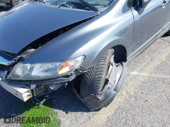 2009 Honda Civic LX z VIN 19XFA16539E021784, wystawiony jako IAAI lot #41674944 z przebiegiem 52 474 mil mil oraz . Historia ofert i sprzedaży dostępna na DreamBid. Obrazek 17.