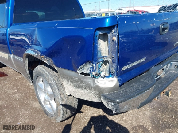 2003 Chevrolet Silverado 1500 LS with VIN 2GCEC19T731369026, listed as a IAAI auction lot 41814490 with 236,597 mi miles. Bid and sale history available at carsss.com. Image 17.