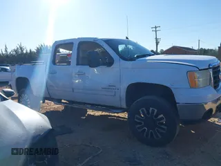 2009 GMC Sierra 2500HD SLT z VIN 1GTHK63609F177464, wystawiony jako IAAI lot #41748237 z przebiegiem Nie podano mil oraz . Historia ofert i sprzedaży dostępna na DreamBid. Obrazek 6.
