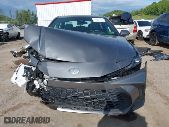 2025 Toyota Camry LE z VIN 4T1DAACK9SU518259, wystawiony jako IAAI lot #42225124 z przebiegiem 222 mil mil oraz . Historia ofert i sprzedaży dostępna na DreamBid. Obrazek 13.