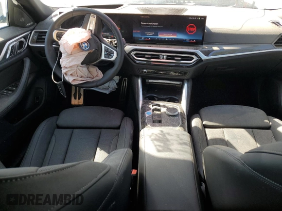 2024 BMW i4 eDrive40 z VIN WBY73AW02RFS36614, wystawiony jako Copart lot #46590795 z przebiegiem 4 286 mil mil oraz Czysty tytuł • Clean title. Historia ofert i sprzedaży dostępna na DreamBid. Obrazek 8.