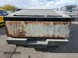 2024 Tesla Cybertruck Cyberbeast z VIN 7G2CEHEE4RA036882, wystawiony jako Copart lot #87403874 z przebiegiem 734 mil mil oraz Szkoda całkowita • Salvage title. Historia ofert i sprzedaży dostępna na DreamBid. Obrazek 6.