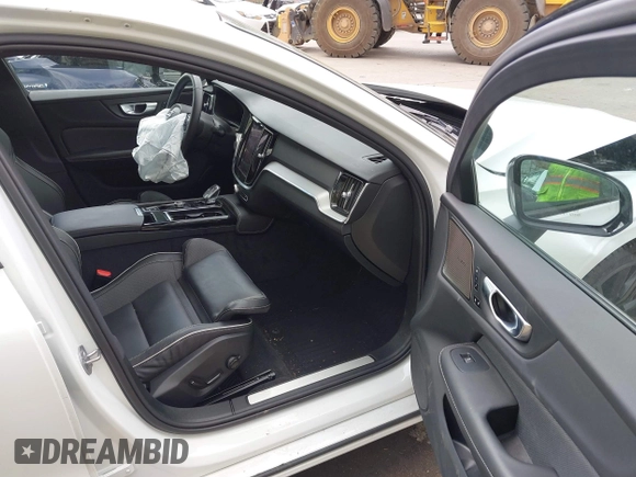2024 Volvo S60 Plus Black Edition z VIN 7JRH60FH8RG290119, wystawiony jako IAAI lot #42177138 z przebiegiem 34 233 mil mil oraz . Historia ofert i sprzedaży dostępna na DreamBid. Obrazek 5.