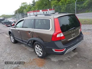 2012 Volvo XC70 3.2L z VIN YV4952BL4C1134145, wystawiony jako IAAI lot #42222299 z przebiegiem 200 612 mil mil oraz . Historia ofert i sprzedaży dostępna na DreamBid. Obrazek 3.