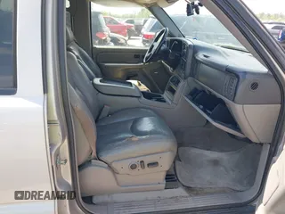 2005 Chevrolet Tahoe Z71 with VIN 1GNEC13T65R162332, listed as a IAAI auction lot 42058892 with 271,775 mi miles and . Bid and sale history available at DreamBid. Image 5.