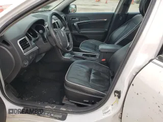 2012 Lincoln MKZ z VIN 3LNHL2GC8CR822292, wystawiony jako Copart lot #53445765 z przebiegiem Nie podano mil oraz Nie do naprawy • Non repairable. Historia ofert i sprzedaży dostępna na DreamBid. Obrazek 7.