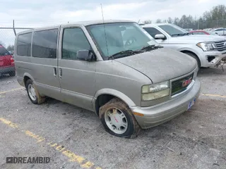 2004 GMC Safari Passenger with VIN 1GKDM19X84B500742, listed as a IAAI auction lot 42038034 with 136,127 mi miles. Bid and sale history available at carsss.com. Image 1.