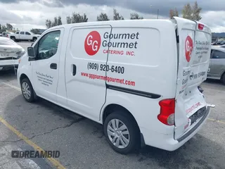 2019 Nissan NV200 S z VIN 3N6CM0KN9KK694173, wystawiony jako IAAI lot #41784695 z przebiegiem 58 867 mil mil oraz . Historia ofert i sprzedaży dostępna na DreamBid. Obrazek 3.