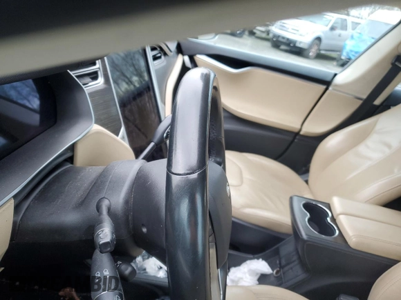 2014 Tesla Model S 60 with VIN 5YJSA1H18EFP45810, listed as a Copart auction lot 86313244 with Not Provided miles and Salvage Title. Bid and sale history available at DreamBid. Image 9.