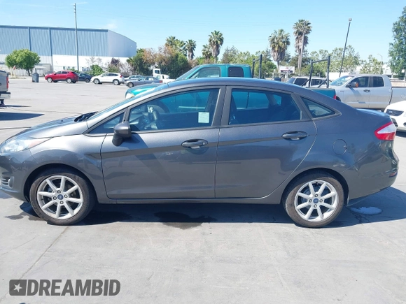 2019 Ford Fiesta SE z VIN 3FADP4BJ2KM131012, wystawiony jako IAAI lot #42228822 z przebiegiem 100 460 mil mil oraz . Historia ofert i sprzedaży dostępna na DreamBid. Obrazek 14.