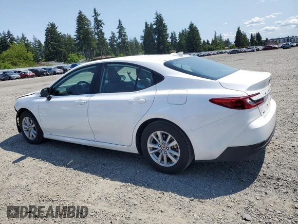 2025 Toyota Camry LE z VIN 4T1DAACK8SU540544, wystawiony jako Copart lot #58835005 z przebiegiem 14 268 mil mil oraz Szkoda całkowita • Salvage title. Historia ofert i sprzedaży dostępna na DreamBid. Obrazek 2.