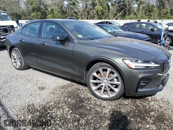 2021 Volvo S60 Momentum with VIN 7JR102FZ5MG108618, listed as a Copart auction lot 42124914 with 23,553 mi miles. Bid and sale history available at carsss.com. Image 4.