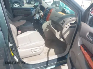 2005 Toyota Sienna XLE with VIN 5TDBA22C65S040922, listed as a IAAI auction lot 41988449 with 292,167 mi miles. Bid and sale history available at carsss.com. Image 5.
