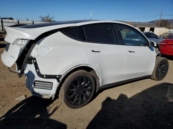 2024 Tesla Model Y Long Range with VIN 7SAYGDEE3RA257999, listed as a Copart auction lot 41838105 with 17,013 mi miles and Salvage Title. Bid and sale history available at DreamBid. Image 3.