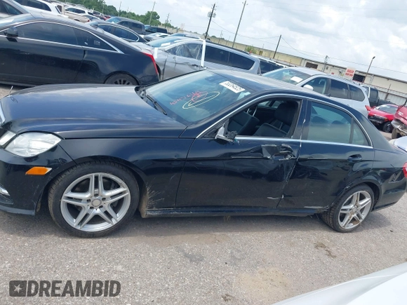 2013 Mercedes-Benz E 350 Luxury z VIN WDDHF5KB8DA727907, wystawiony jako IAAI lot #42476164 z przebiegiem 195 140 mil mil oraz . Historia ofert i sprzedaży dostępna na DreamBid. Obrazek 14.