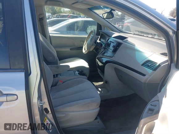 2014 Toyota Sienna LE AAS z VIN 5TDKK3DC9ES453868, wystawiony jako IAAI lot #41816259 z przebiegiem 169 468 mil mil oraz . Historia ofert i sprzedaży dostępna na DreamBid. Obrazek 5.
