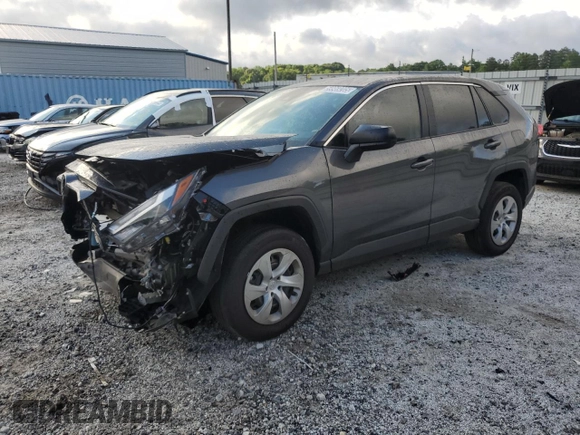 2023 Toyota RAV4 LE z VIN 2T3F1RFV6PW393703, wystawiony jako Copart lot #59969205 z przebiegiem 26 327 mil mil oraz Czysty tytuł • Clean title. Historia ofert i sprzedaży dostępna na DreamBid. Obrazek 1.