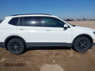 2018 Volkswagen Tiguan S with VIN 3VV0B7AX8JM076693, listed as a IAAI auction lot 42044886 with 109,660 mi miles and . Bid and sale history available at DreamBid. Image 13.