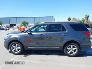 2018 Ford Explorer XLT z VIN 1FM5K7D85JGC55627, wystawiony jako IAAI lot #42261412 z przebiegiem 133 125 mil mil oraz . Historia ofert i sprzedaży dostępna na DreamBid. Obrazek 14.