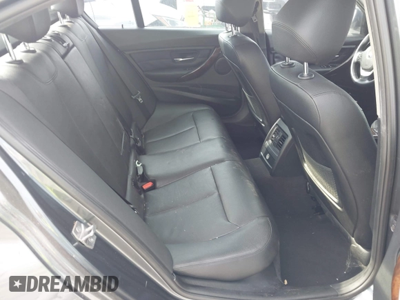 2015 BMW 3 Series 328i с VIN WBA3A5G55FNS85005, выставлен на аукционе IAAI как лот 41980680 с пробегом 136 517 миль миль и . История ставок и продаж доступна на DreamBid. Изображение 8.